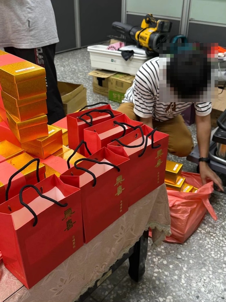 台中伴手禮分享｜紅腰封與燙金提袋超體面