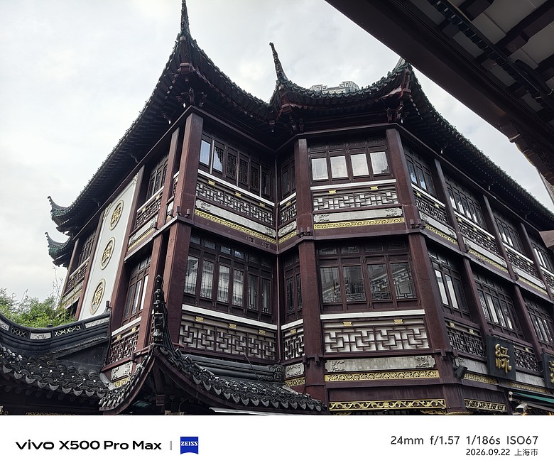 點我看大圖 vivo X500 Pro Max 上海實拍、跑分體驗|LOFIC 主鏡頭 + APO 長焦,影像實力搶先看!