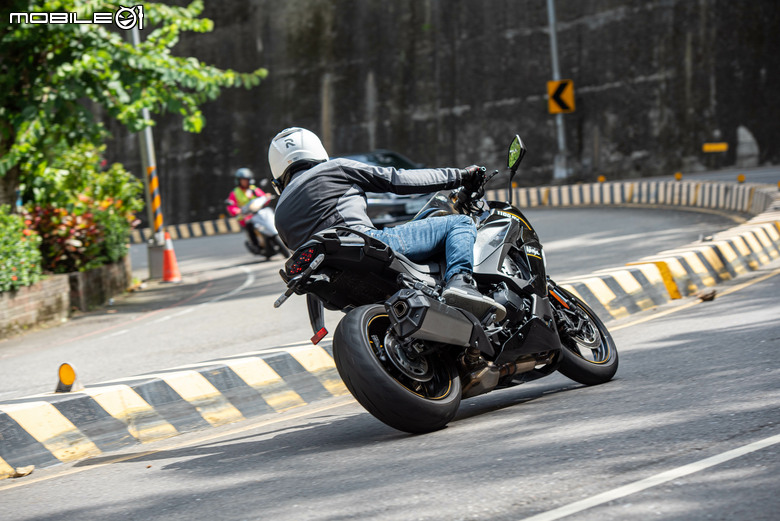 KAWASAKI NINJA 1100 SX 試駕｜承忍道滿熱血，馭長途見從容