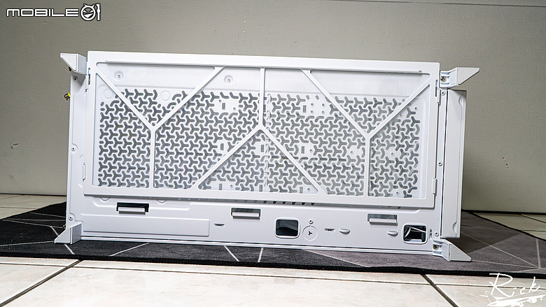 【開箱】擁有全塔能力的木紋機殼 | CORSAIR FRAME 5000D WOOD RS WHITE