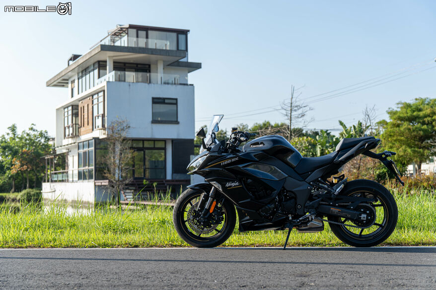 KAWASAKI NINJA 1100 SX 試駕｜承忍道滿熱血，馭長途見從容