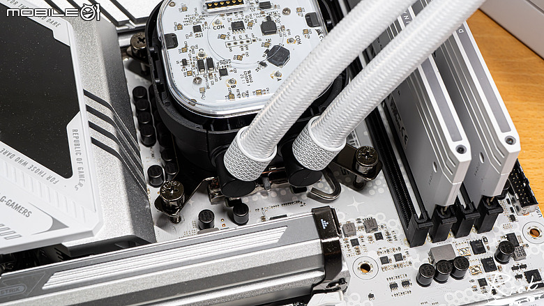 【開箱】水泵升級、加大螢幕 | CORSAIR iCUE LiNK TITAN II 360 RX LCD WHITE