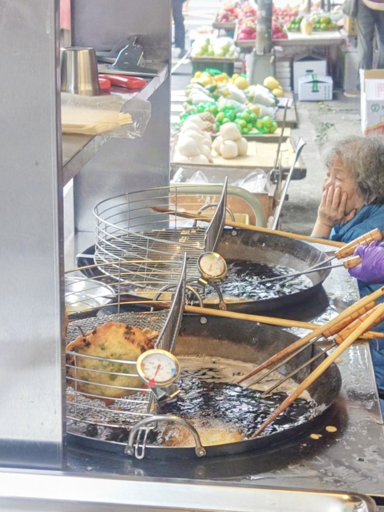 台北蚵嗲推薦|虎林街石磨古早味蚵嗲:麵衣、內餡、醬料、價格實際吃過心得