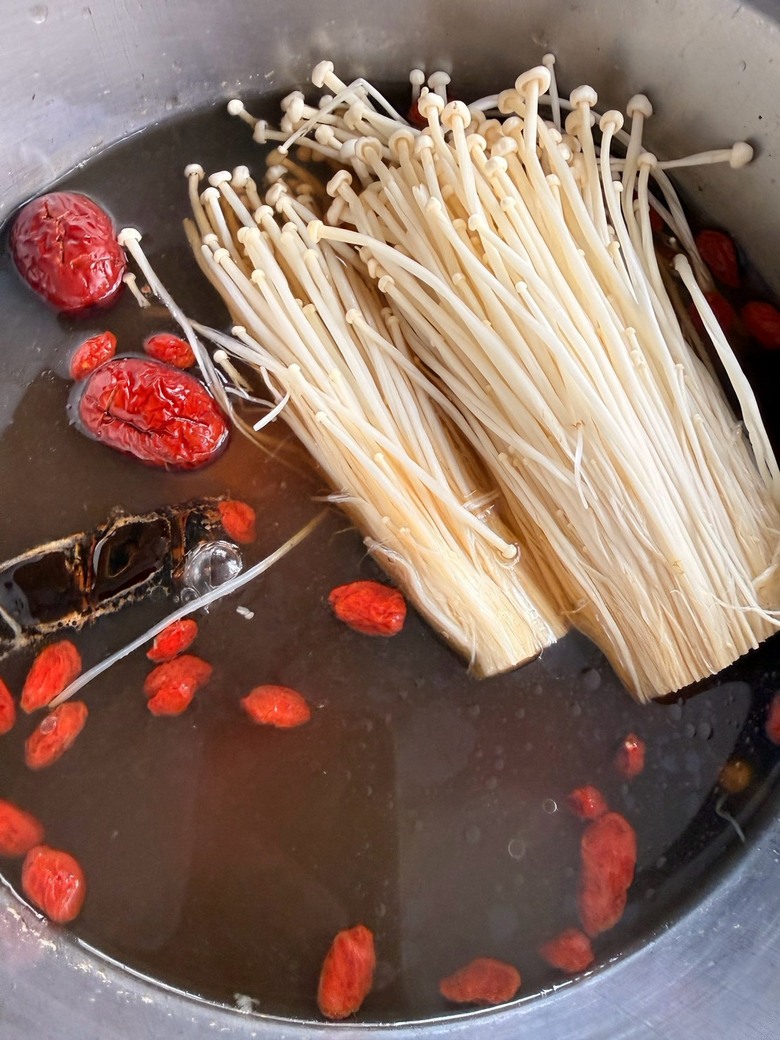 台南媽媽的發育期轉骨備戰日常:比起盲目進補,搞懂體質跟生活作息更重要