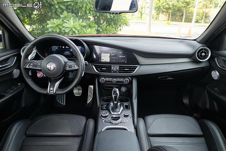 Alfa Romeo Giulia Quadrifoglio 試駕|享受駕馭樂趣就是這麼簡單!