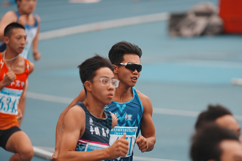 點我看大圖 Sony FE 400mm F4.5 GM / FE 600mm F6.3 GM 雙鏡評測|1 公斤不到的超望遠,重新定義手持大砲!