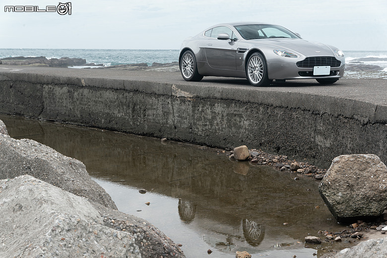 Aston Martin Vantage S 試駕｜身手更俐落，與2010 Vantage重逢純粹駕趣！