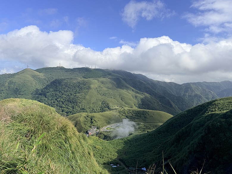 【臺北大縱走第三段】從火山硫氣孔走進青青草原｜小油坑、七星山與擎天崗的療癒山旅