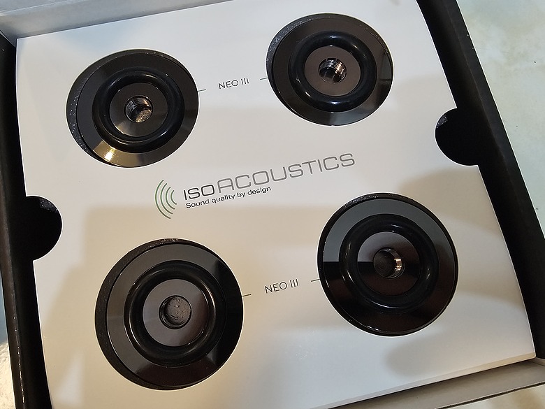 點我看大圖 小升級(下)SVS 3000 Micro R|Evolution & IsoAcoustics GAIA III Neo