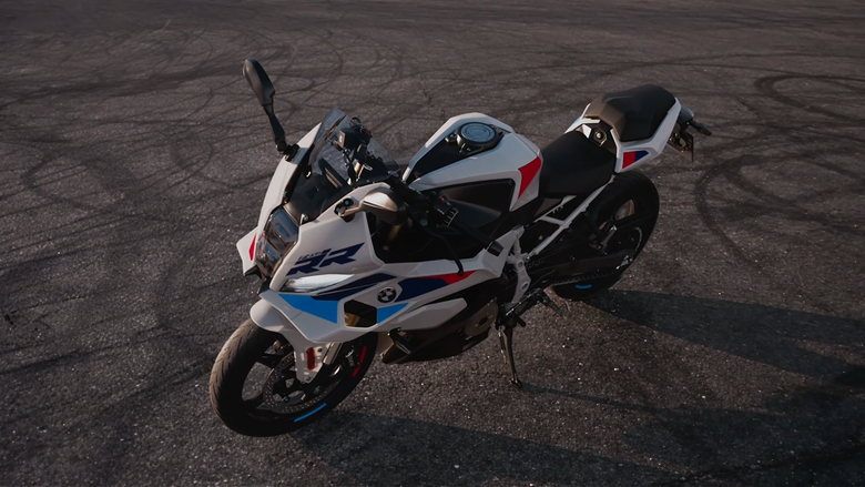 點我看大圖 BMW F 450 RR 中量級跑車亮相!招牌外型配上實用電控,配備給好給滿