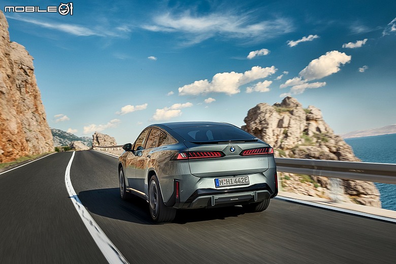 【海外新訊】BMW iX4 亮相，iX3 新增 M60 xDrive 車型！