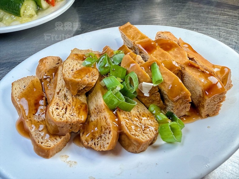 深夜古早味食堂，必吃招牌紅燒肉飯、滷肉飯、香菜豬肉水餃