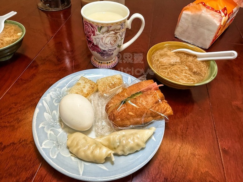 彰化住宿開箱 | 5分鐘到鹿港市區，鬧中取靜、免費停車、房間寬敞舒適，國旅補助合法民宿