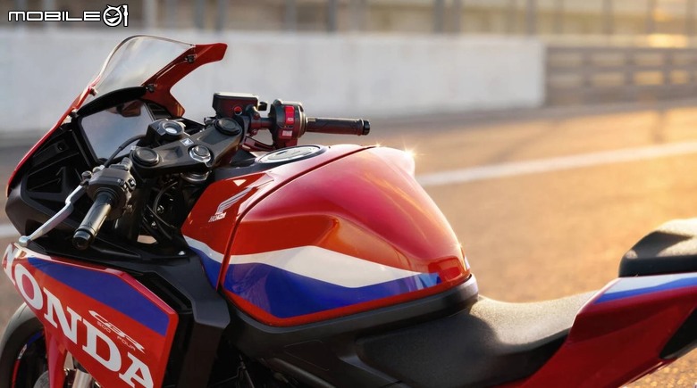 點我看大圖 本田發表 2027 年式雙四缸仿賽陣容,CBR500R FOUR 配備 E-Clutch 登場,CBR600RR 戰力同步升級