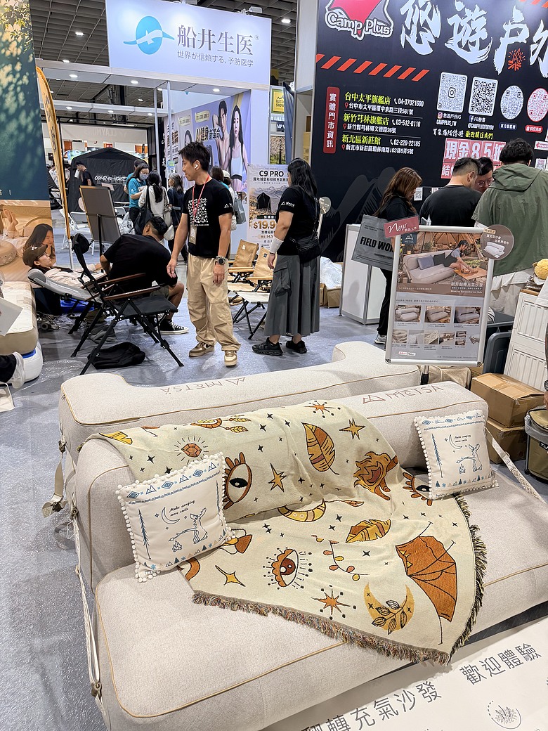 點我看大圖 【2026台灣戶外用品展】10/2首日直擊|人少超好逛!露營車、車宿、登山裝備