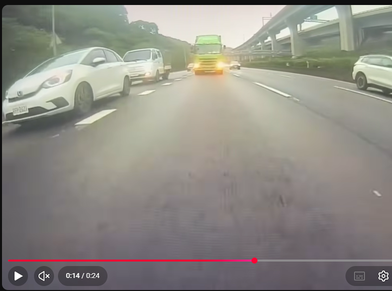 驚險畫面曝！國1北上泰山貨櫃車失控事故　小客車變換車道後險象環生
