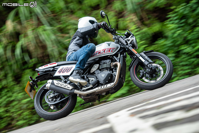 Triumph Tracker 400 試駕｜賽事基因入都會，滑胎英姿傲群雄