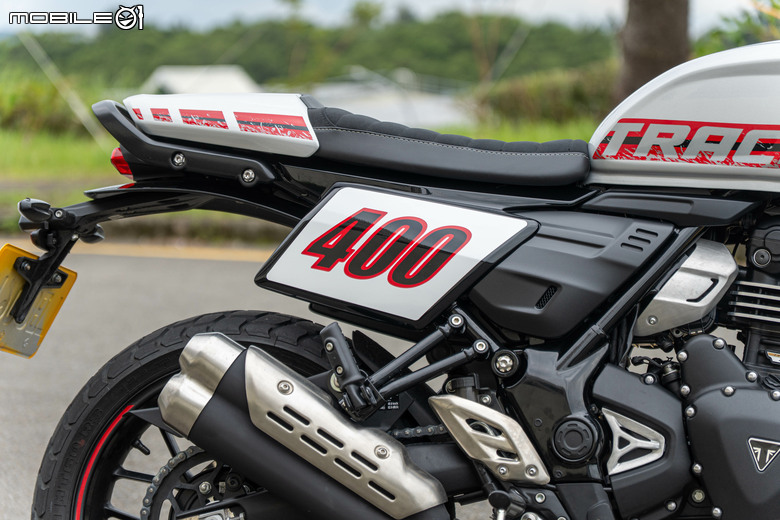 Triumph Tracker 400 試駕|賽事基因入都會,滑胎英姿傲群雄