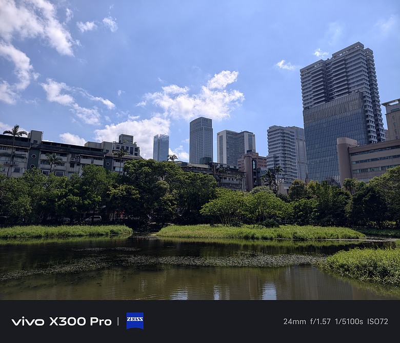 vivo X500 Pro Max 評測報告｜效能、影像雙進化，加碼「蔡司增距鏡」實戰 ft. X300 Pro