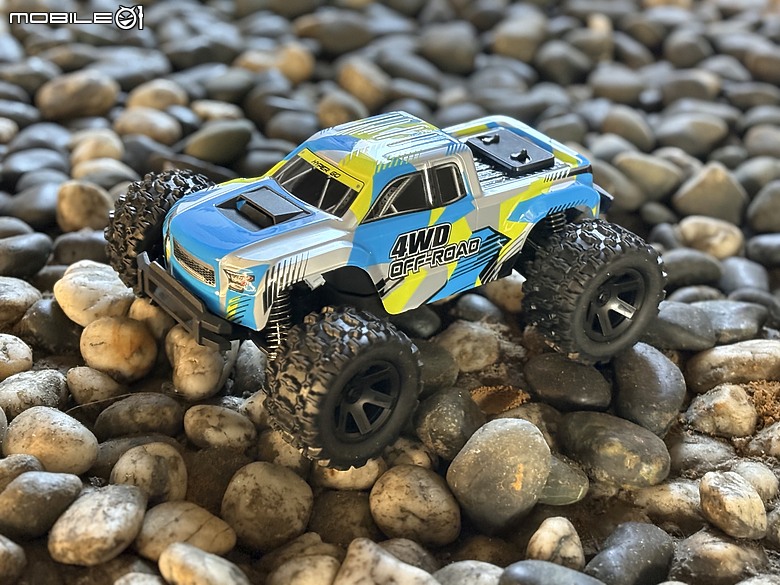 MJX Hyper Go 18208 開箱心得:1/18 四驅越野遙控車,兩套車殼、兩顆電池的入門款