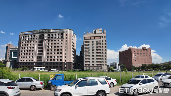 醫學系放榜掀買房潮，準醫師家長搶看「醫大宅」