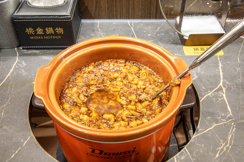 博愛路上的桃金鍋物美食歇腳，新光三越的童心漫步