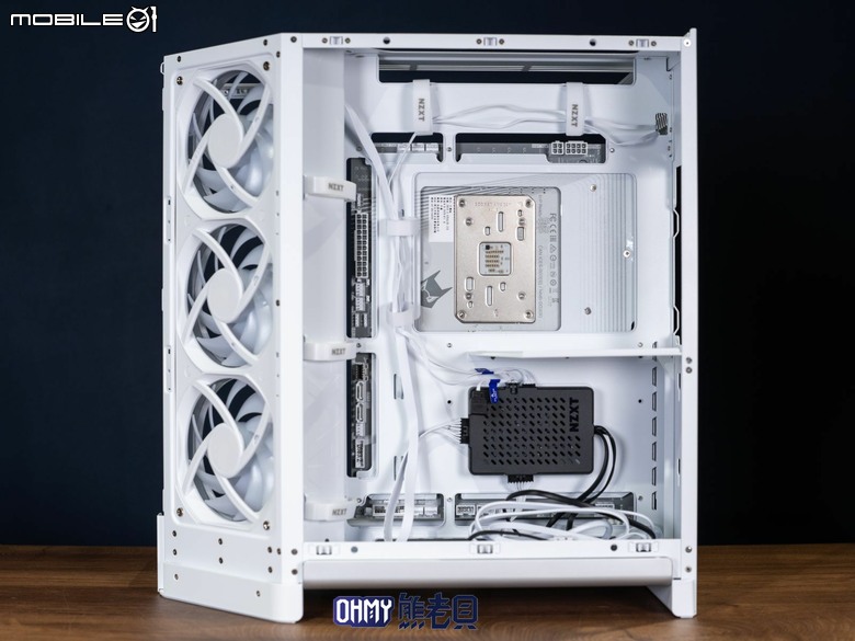 遲來的背插主機板體驗!技嘉 X870 AORUS STEALTH ICE