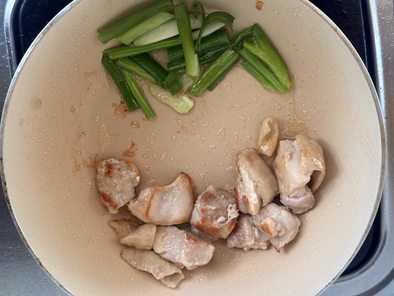 茅乃舍高湯包食譜推薦｜自製香蔥雞腿拉麵，在家輕鬆煮出日式濃郁湯頭！