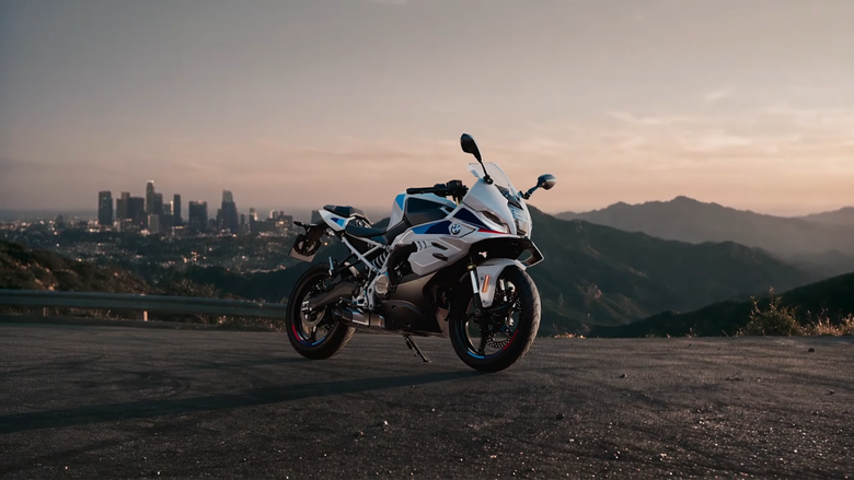 點我看大圖 BMW F 450 RR 中量級跑車亮相!招牌外型配上實用電控,配備給好給滿