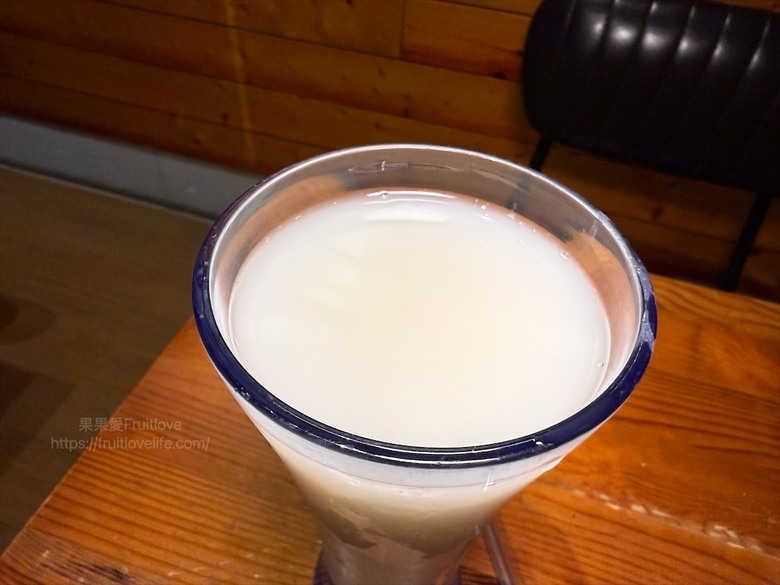 逢甲巷弄深夜微醺食堂,義大利麵份量多又好吃,八種口味可以挑選