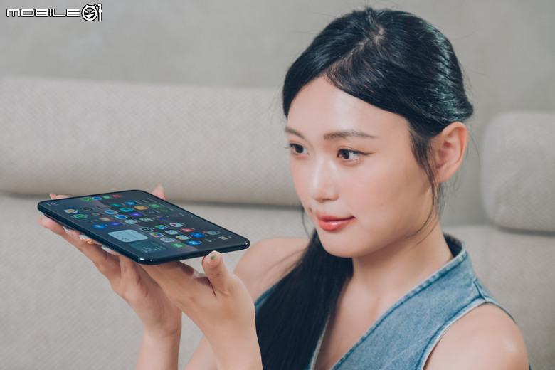 Apple iPhone Duo 24 小時開箱速測體驗 這會是摺疊機終極解答嗎？