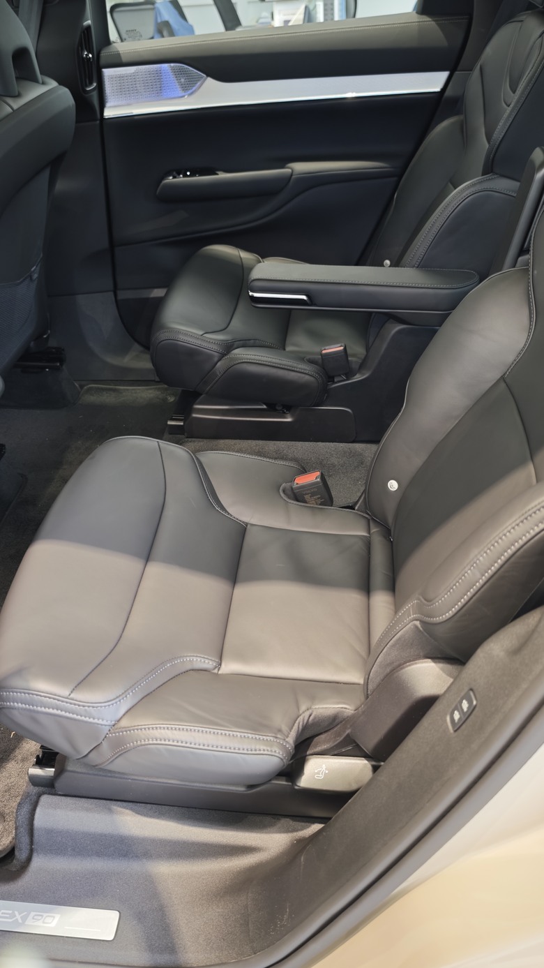 在最危險的天、開著最安全的車、聽著最棒的音響 - Volvo EX90 Ultra 六人座賞車 & Plus版試駕 (含音響試聽影片分享)