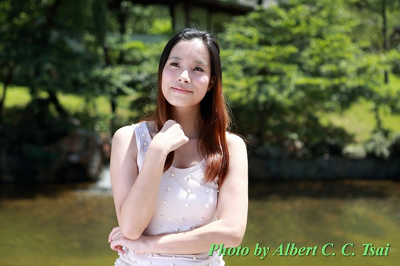 點我看大圖 【人像美學】古典園林裡的情感與光影:Canon 5D3 人像外拍光影紀實(搭配 24-70mm / 70-200mm)