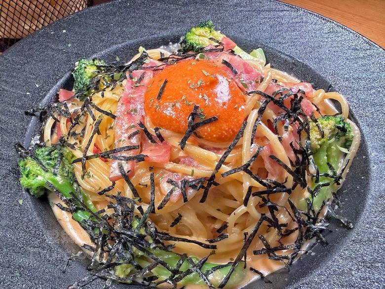 逢甲巷弄深夜微醺食堂,義大利麵份量多又好吃,八種口味可以挑選