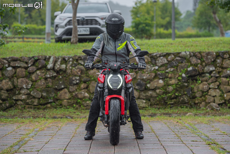 DUCATI Monster 試駕報告｜鮮明區隔車系差異，一台擁抱新手的DUCATI