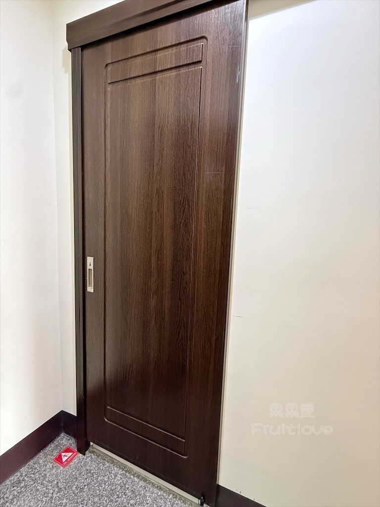 彰化住宿開箱 | 5分鐘到鹿港市區，鬧中取靜、免費停車、房間寬敞舒適，國旅補助合法民宿