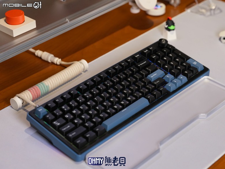 熱門配置 平價選擇 Ducky OK-M 98 三模熱插拔機械式鍵盤