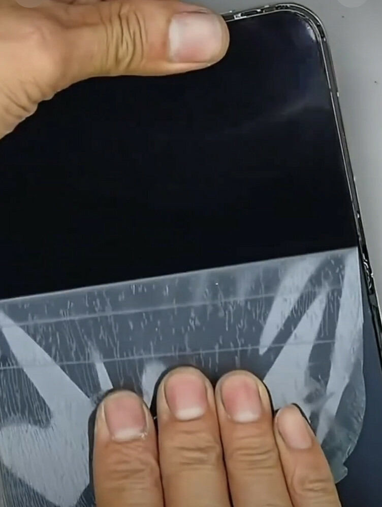iPhone Duo磨砂膜只是遮丑，折痕一览无余！