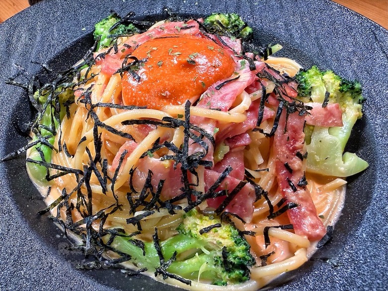 逢甲巷弄深夜微醺食堂,義大利麵份量多又好吃,八種口味可以挑選