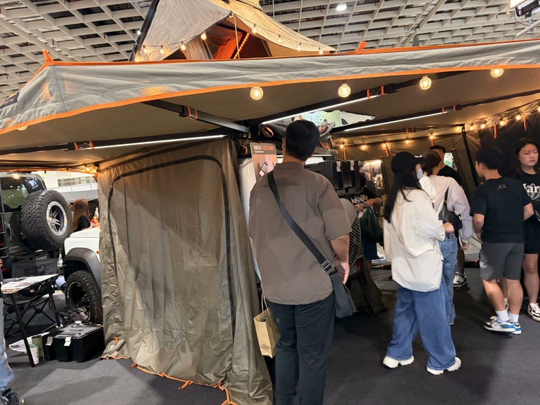 戶外展逛到腳痠但挖到不少好東西！3D mats三代梯、充氣床墊、匹克球超好玩