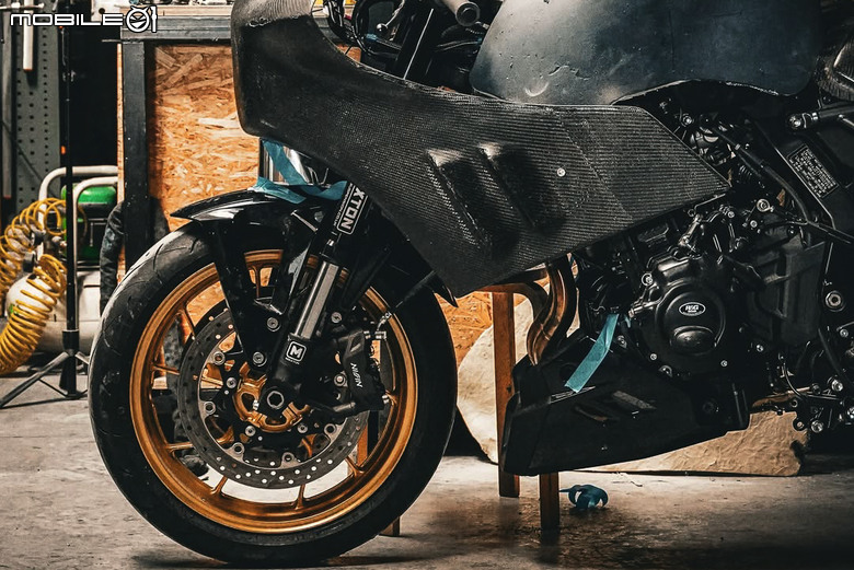 點我看大圖 英國SUZUKI聯手手工訂製品牌HaxchMoto為GSX-8TT重現80年代跑車風華