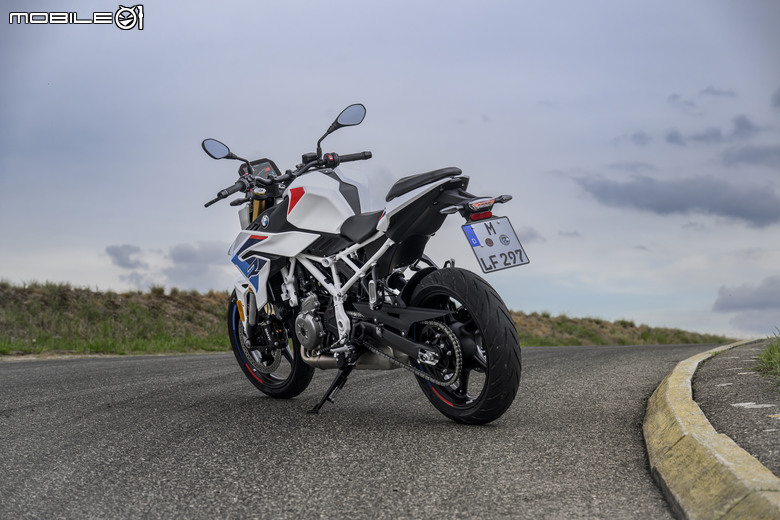點我看大圖 BMW F 450 R 正式發表,自動離合器、48 匹馬力、175 公斤繼承 S 1000 R 靈魂的輕量級街車!