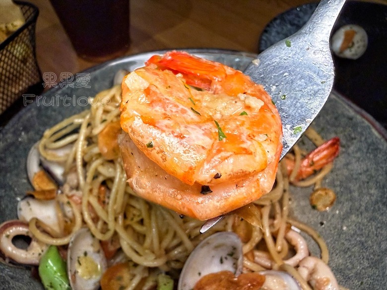 逢甲巷弄深夜微醺食堂,義大利麵份量多又好吃,八種口味可以挑選