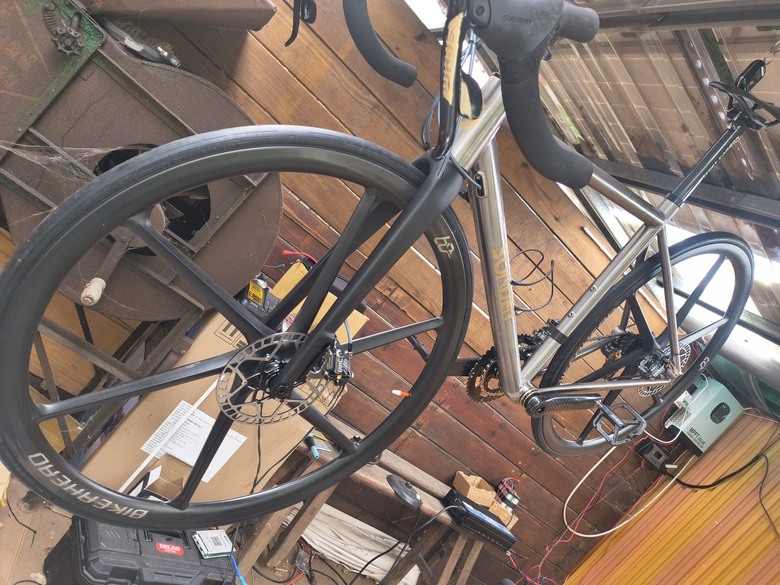 再來組鈦合金公路車，機械油碟22速~Ti輕了6.7完成