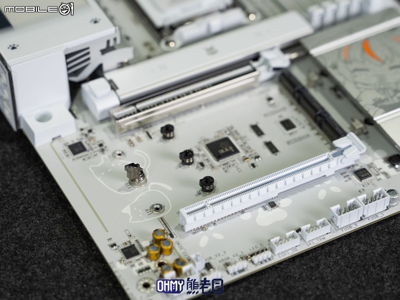 Q萌形象二次元雕妹 技嘉 B850 AORUS ELITE-P ICE主機板