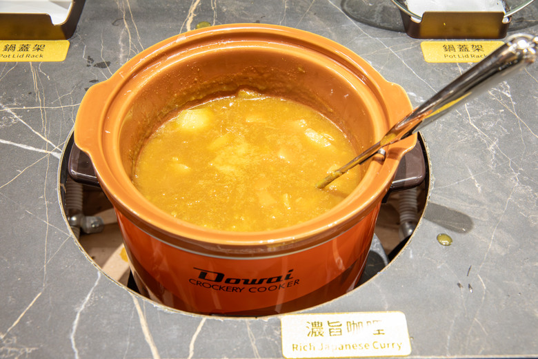 博愛路上的桃金鍋物美食歇腳，新光三越的童心漫步