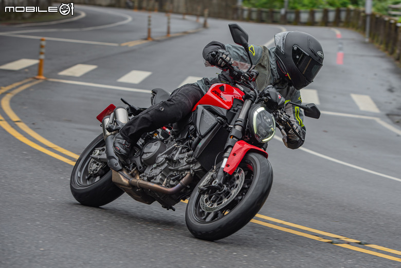 DUCATI Monster 試駕報告｜鮮明區隔車系差異，一台擁抱新手的DUCATI