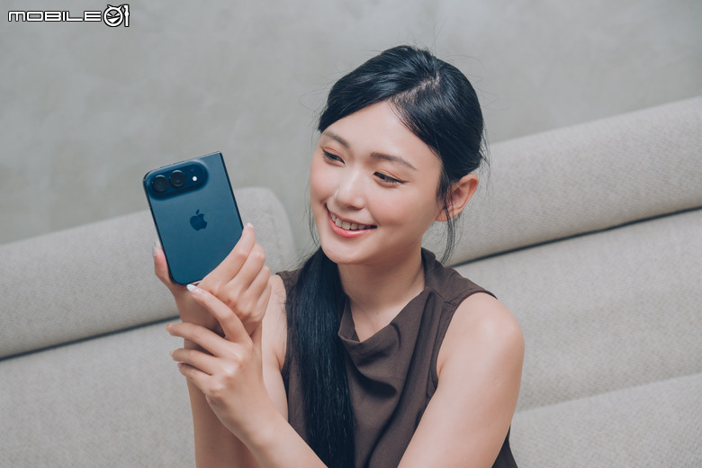 Apple iPhone Duo 24 小時開箱速測體驗 這會是摺疊機終極解答嗎？