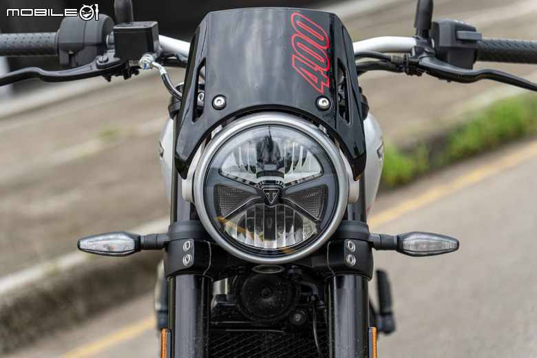 點我看大圖 Triumph Tracker 400 試駕|賽事基因入都會,滑胎英姿傲群雄