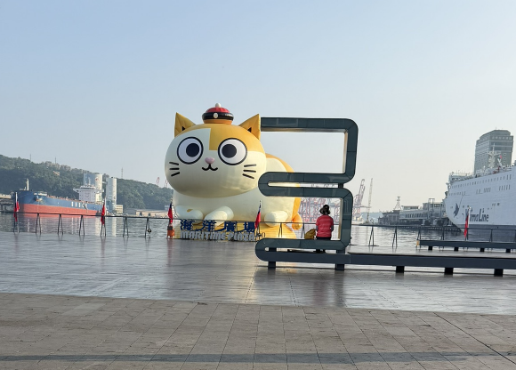 海洋廣場的黃阿瑪也太大隻了吧